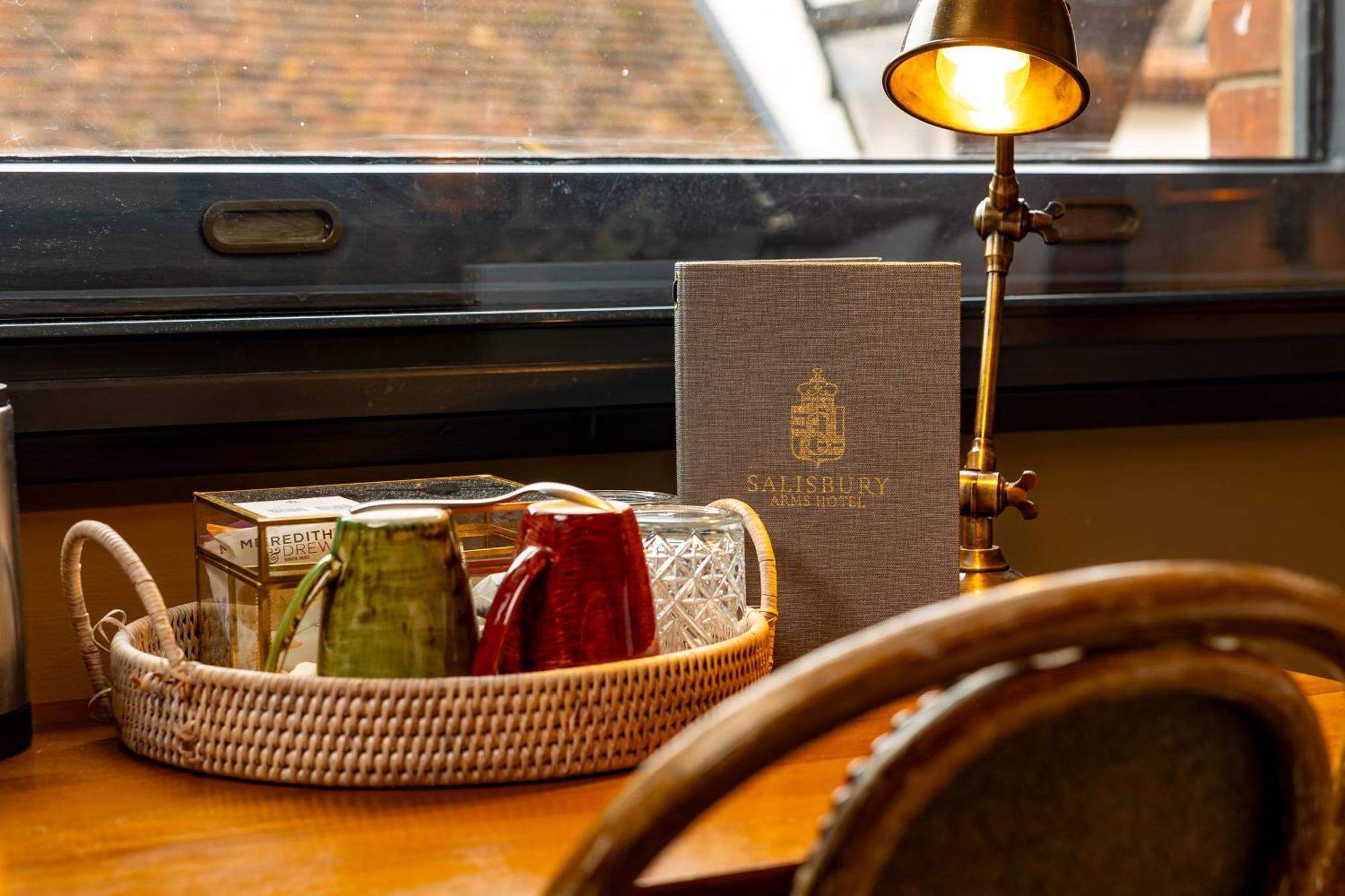 Salisbury Arms Hotel Hertford Esterno foto